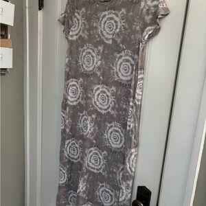 Koolaburra Gray and White Tie-Dye Maxi Dress